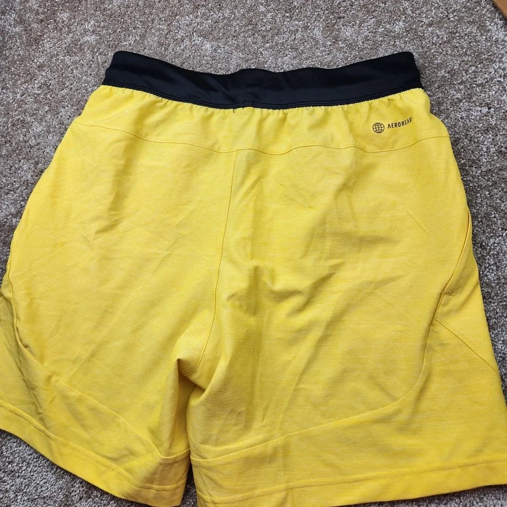 Adidas Mens Aeroready Athletic Running Shorts Yellow Black Size Small 5 Inch - Picture 6 of 6